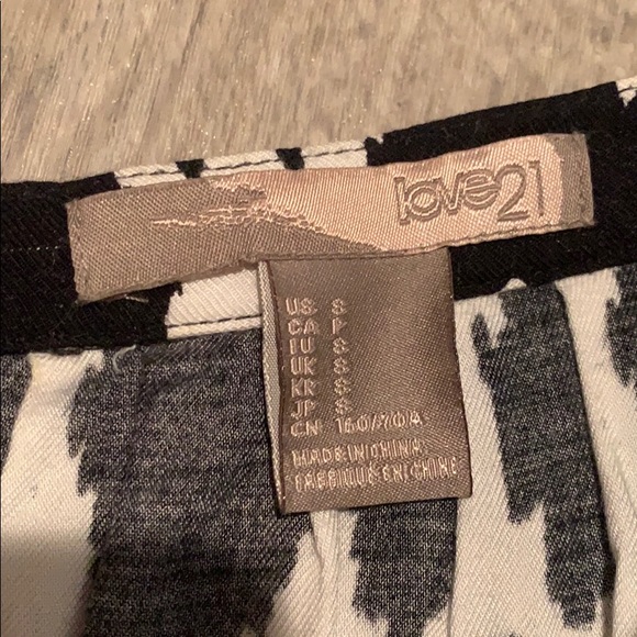 Forever 21 Shorts - Picture 5 of 7